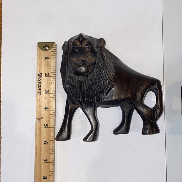 Two hand carved black wooden lions . Made in Africa. - Picture 8 of 9